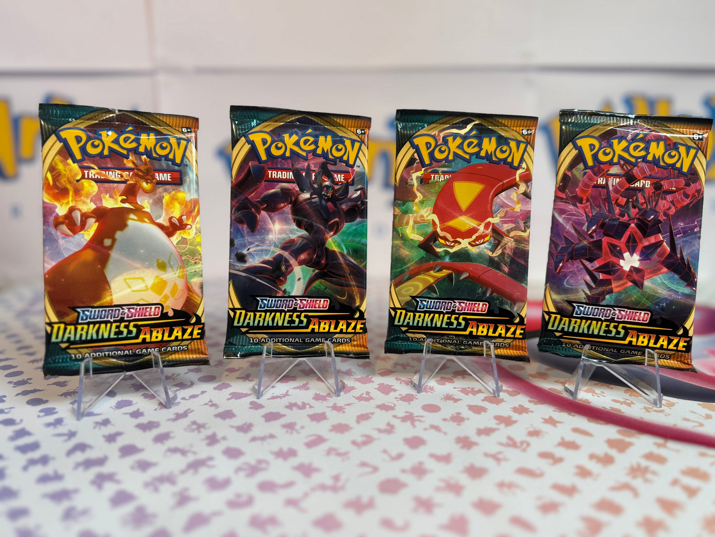 Pokémon TCG: Sword & Shield - DARKNESS ABLAZE